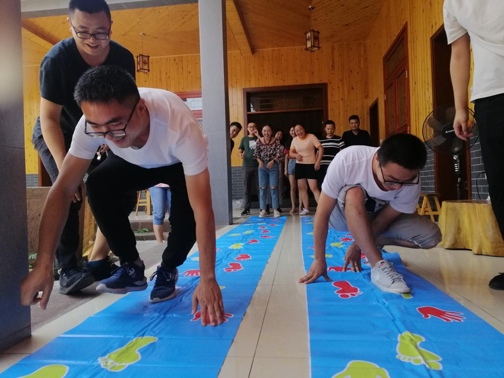 �����l(f��)չ��˾�����w�������������ġ������l(f��)չ��˾�_չ����(hu��)Ȥζ���(d��ng)